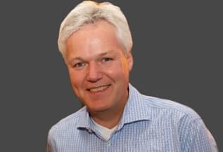 Ralf Gries in der Kanzlei